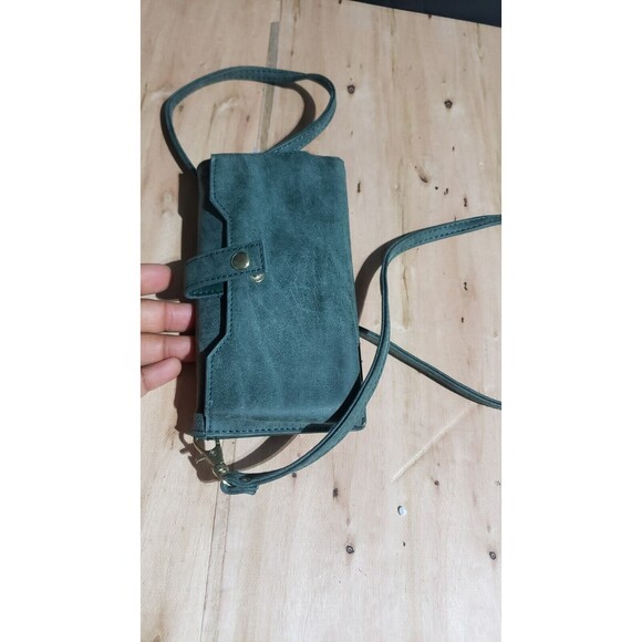 Adrienne Vittadini Studio Phone Wallet Crossbody Green EUC - Picture 3 of 6
